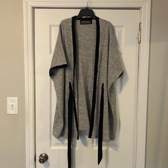 ANDEAN Hands Alpaca Wool Gray Sweater - Picture 1 of 5